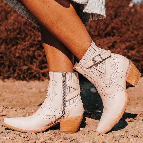 FREEBIRD Morgan Western Stylish Cream Ankle Boots